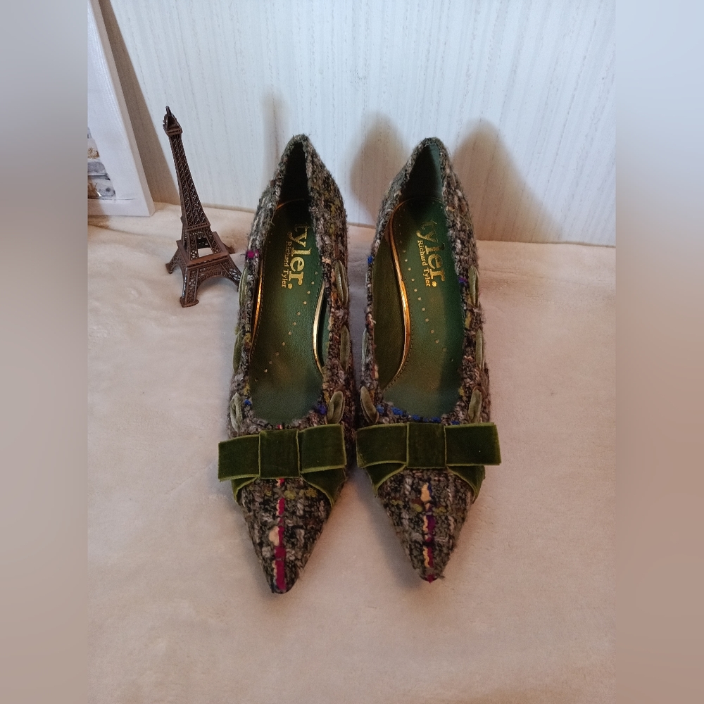 Richard Tyler heels